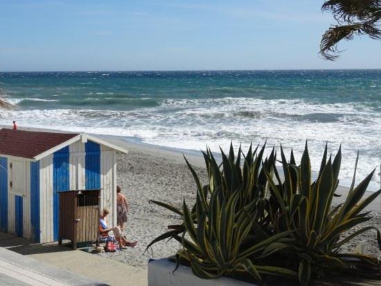 1 Bedroom Beachfront Apartment At Torecilla Beach Nerja Exteriér fotografie